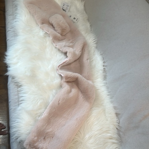 NWT Luna Faux Fur Wrap Scarf Ballet Pink - Picture 7 of 8